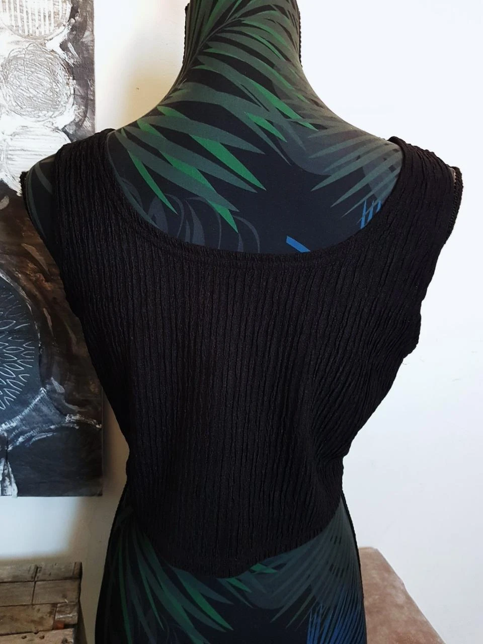 🖤Top crop negro plisado / estampado - Talla L (40) - Muy buen estado – photo 3